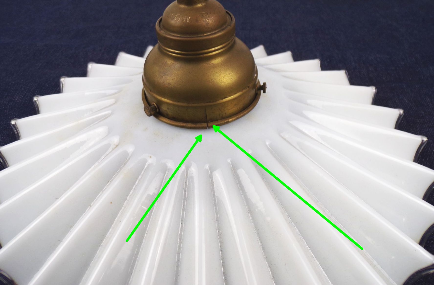 Alte Deckenlampe Glas Messing Wellenform Weiß um 1910 Leuchte 