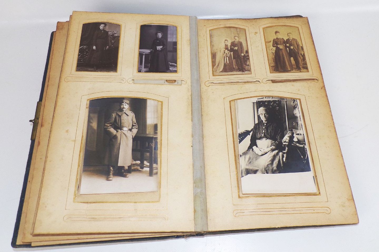 Altes Fotoalbum CDV Fotos um 1900 Altes Fotoalbum CDV Fotos um 1900