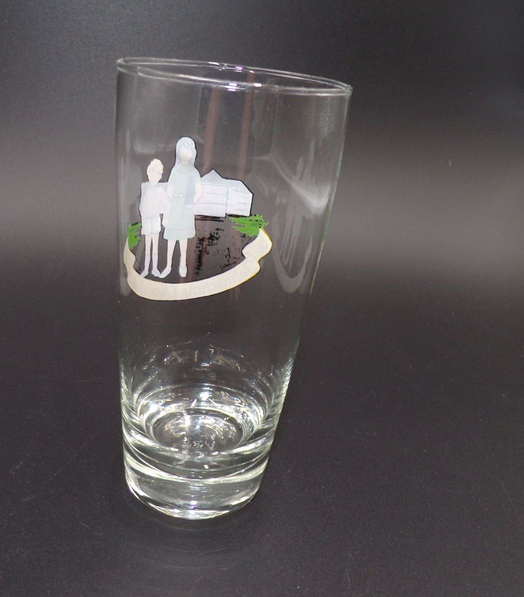 DDR Glas Ebersbach Sachsen Hainschule Jahnschule Andenken 2 Stück DDR Glas Ebersbach Sachsen Hainschule Jahnschule Andenken 2 Stück