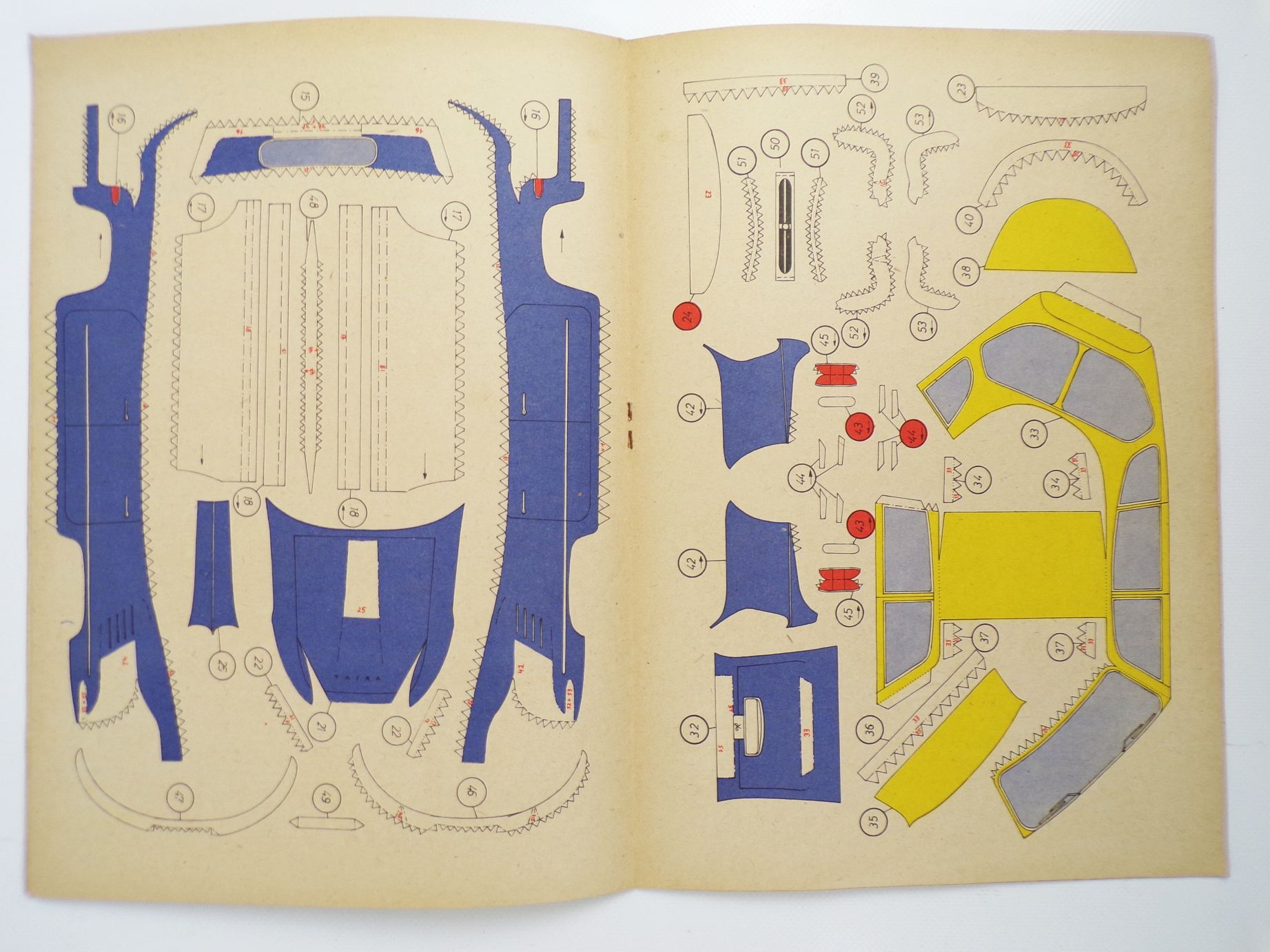 Kranich Bastelbogen PKW Tatra 603 Ausschneidebogen DDR Kranich Bastelbogen PKW Tatra 603 Ausschneidebogen DDR