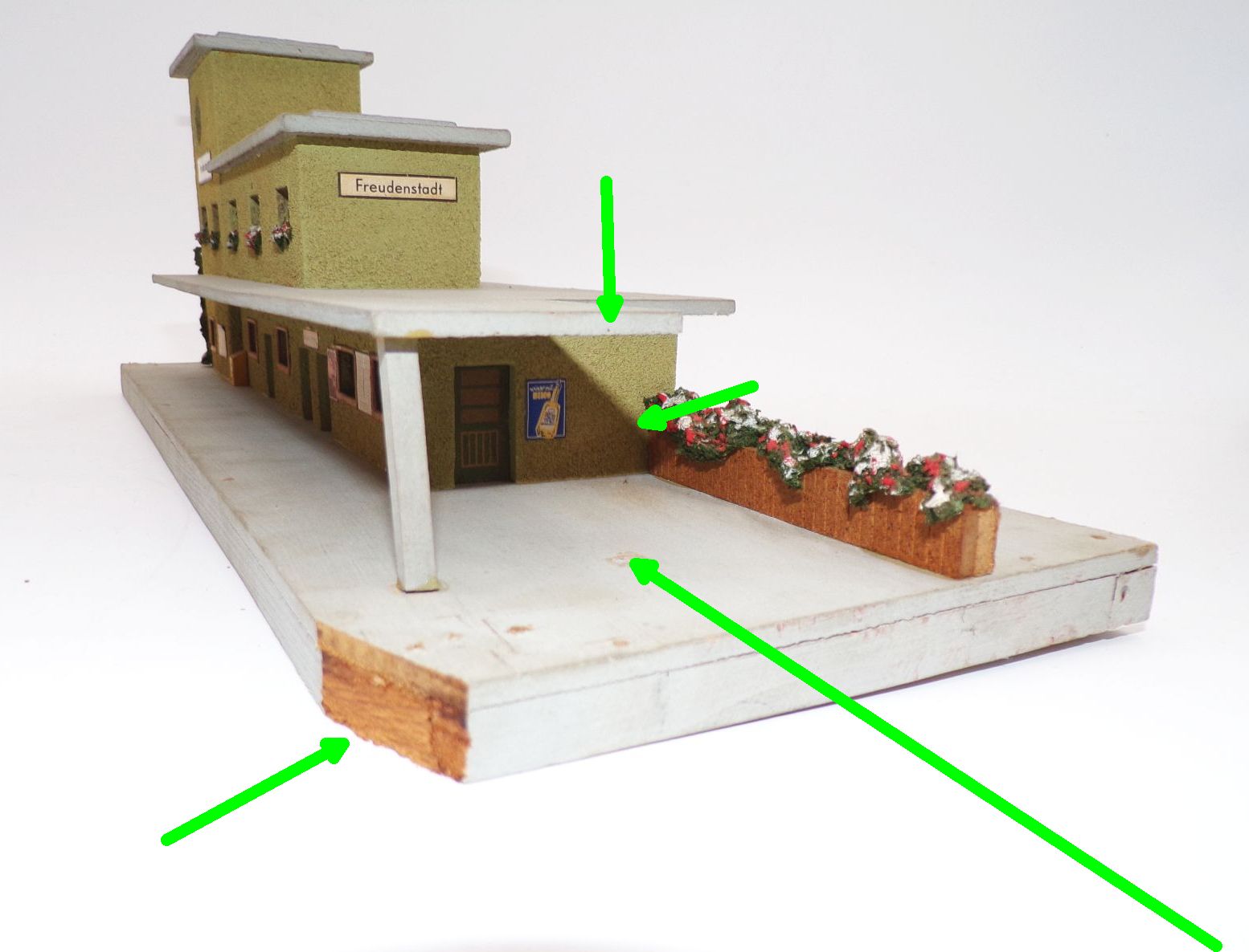 Bahnhof Freudenstadt wohl Temos Schröters Lehrmittel Wasserturm H0 TT Holz