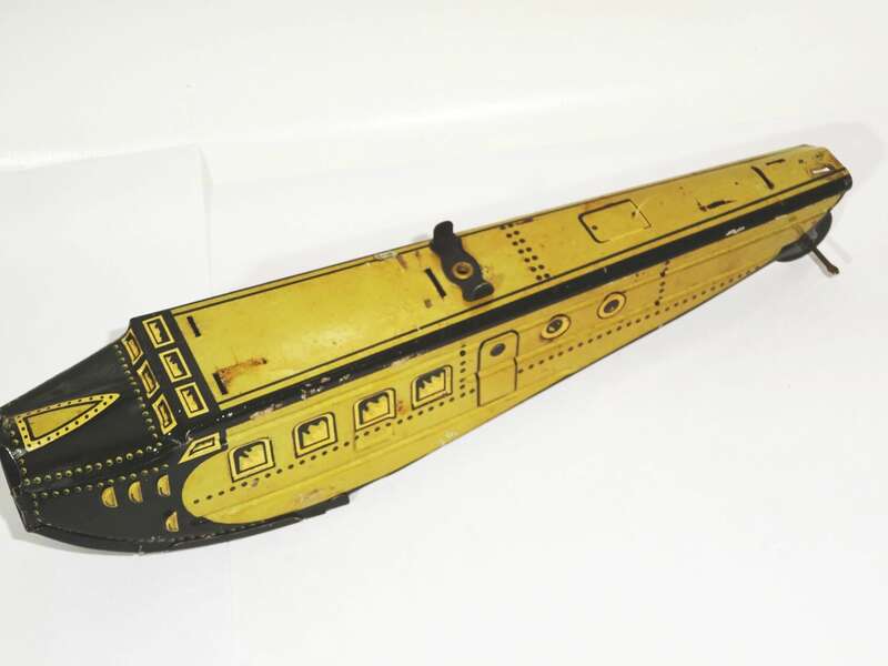 Konvolut Blechspielzeug Flugzeug Sanitäter Auto Mimikri 1930er 