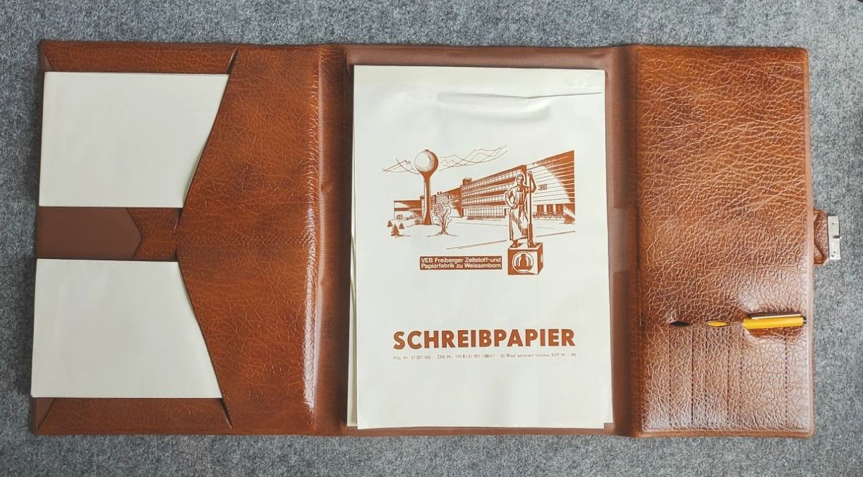 Originale Dokumenten Mappe DDR braun aus Leder Weißenborn Originale Dokumenten Mappe DDR braun aus Leder Weißenborn