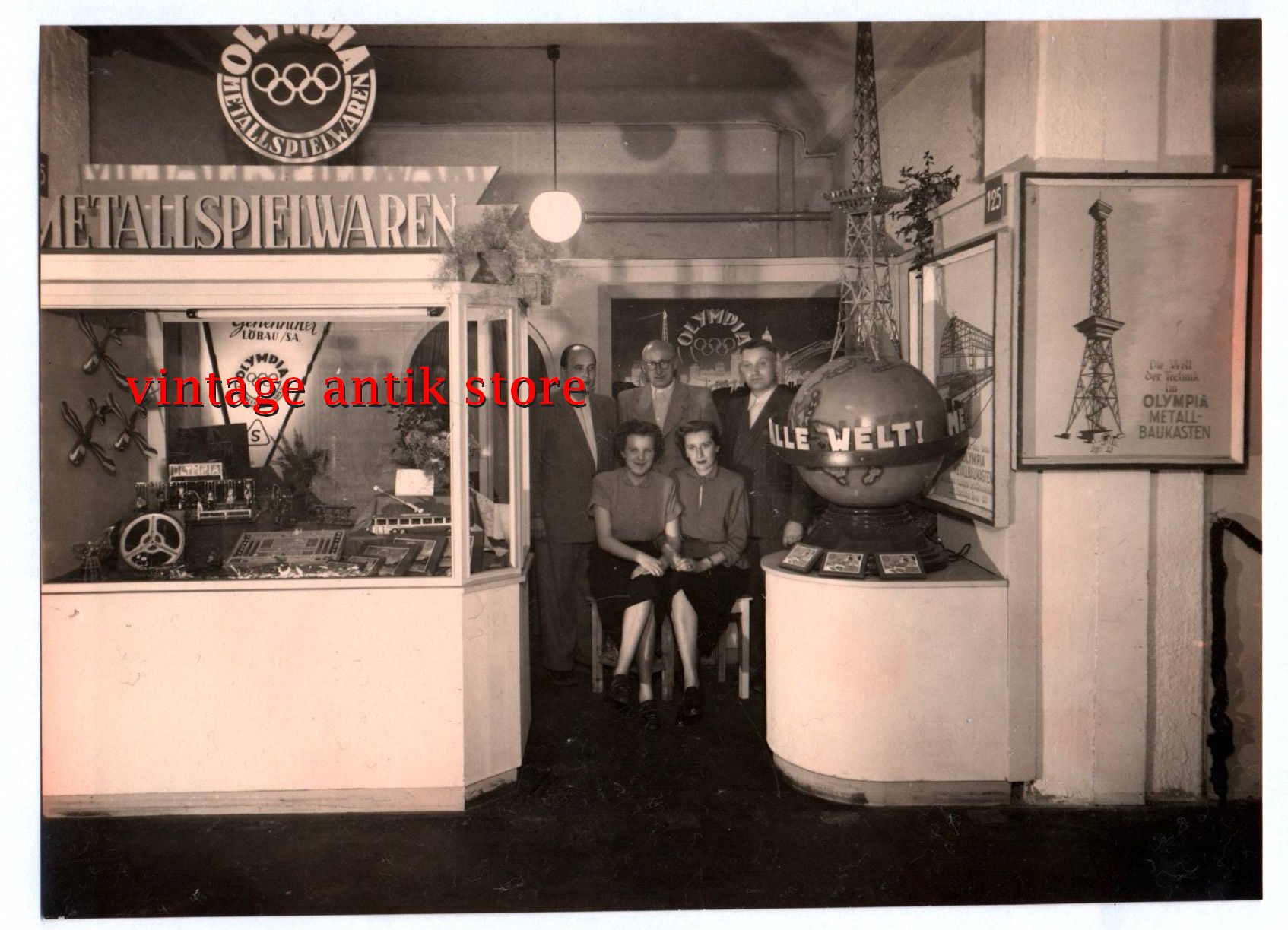 Foto Lot Olympia Metall Spielwaren Leipziger Messe Stand 1960er Spielzeug Foto Lot Olympia Metall Spielwaren Leipziger Messe Stand 1960er Spielzeug