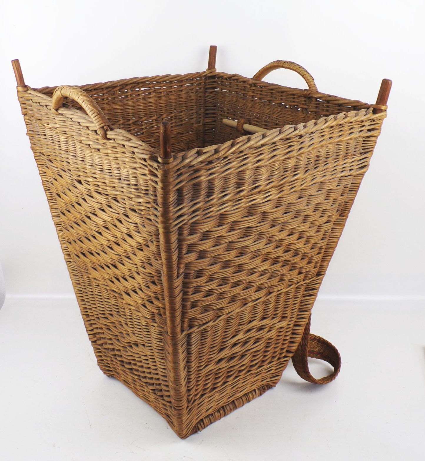 Alte Kiepe Korb Rückenkorb Weidekorb Deko 