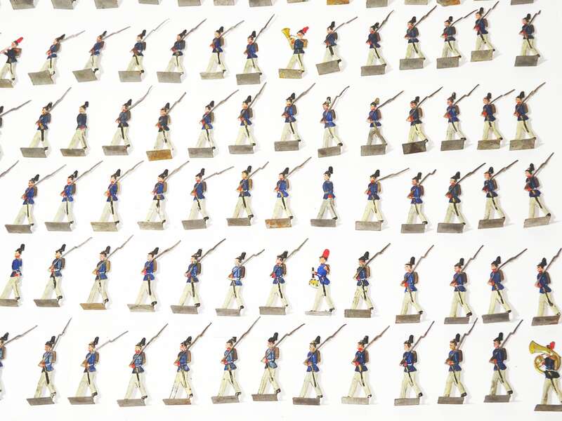 Alte Zinnfiguren Soldaten wohl FAR 12 Zinnsoldaten Marschierer