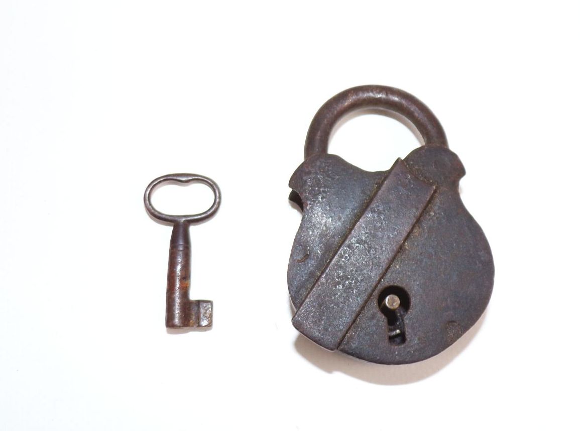 Altes Vorhängeschloss mit Schlüssel Geschmiedet Vintage Bügelschloss Altes Vorhängeschloss mit Schlüssel Geschmiedet Vintage Bügelschloss