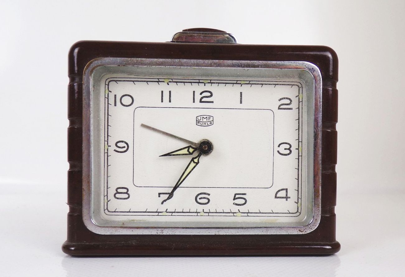 UMF Ruhla Wecker Bakelit Art Deco Design 