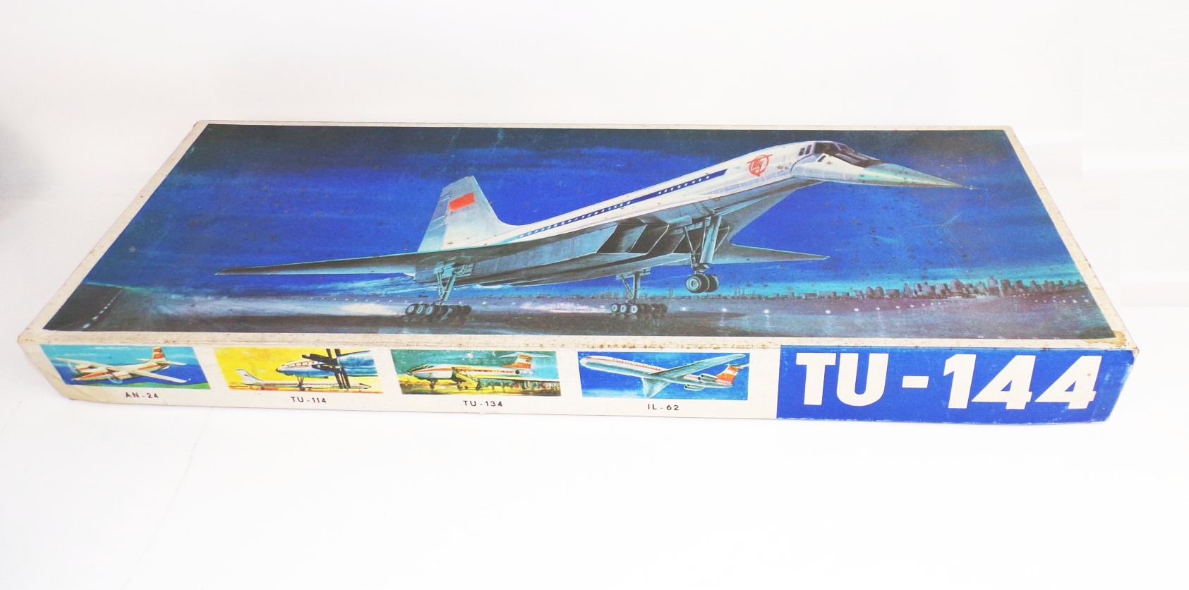 Tupolev Tu 144 Maßstab 1 zu 100 Plastik Bausatz DDR