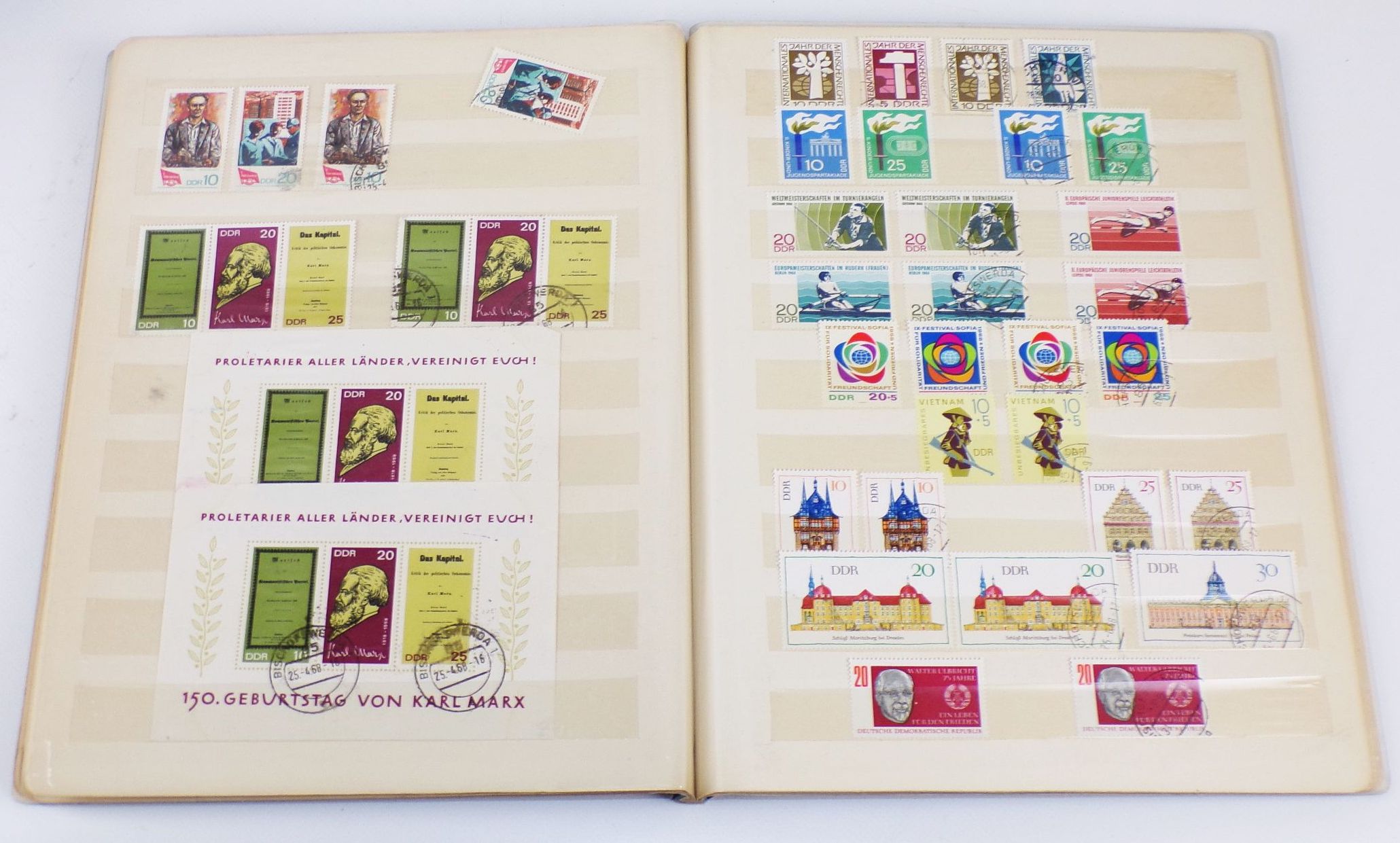 Briefmarken Sammlung Schwerpunkt DDR wenig BRD kaum Ausland 31 Alben 