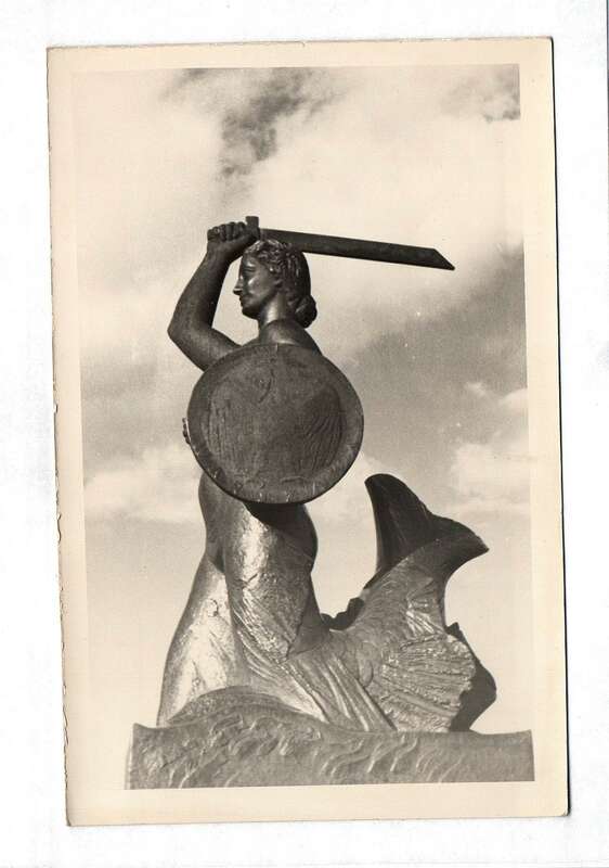 Ak Foto Statue Meerjungfrau mit Schwert und Schild