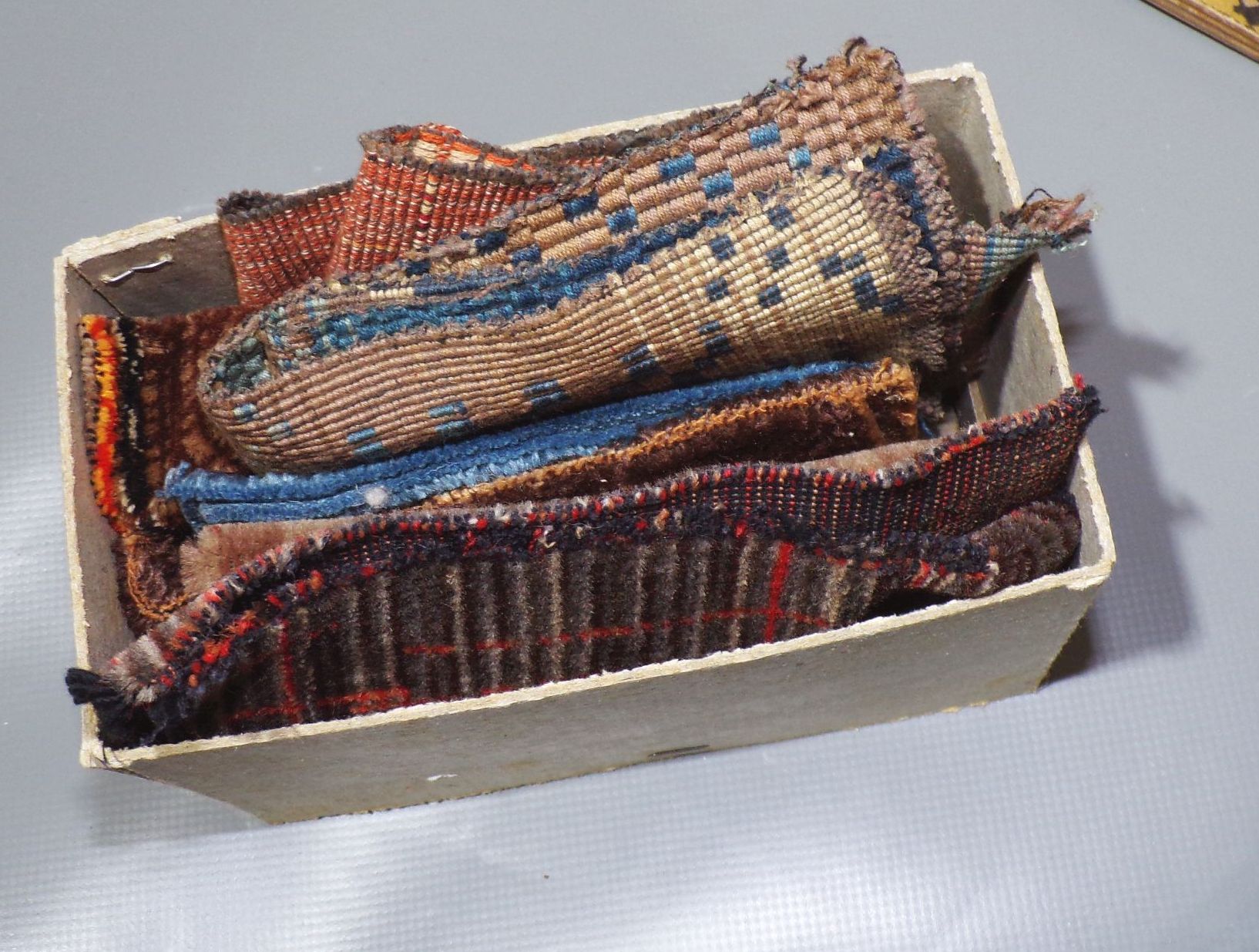 Alte Puppenstube mit viel Zubehör 