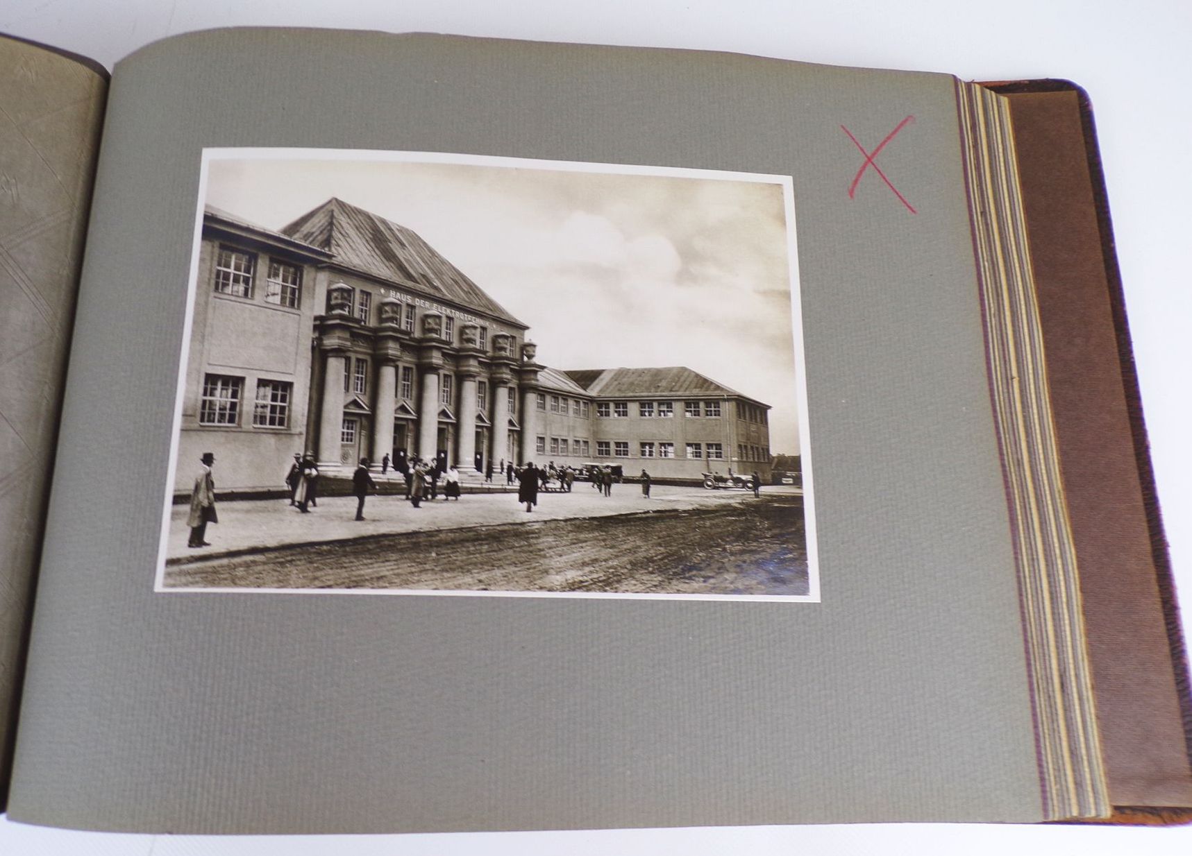 Prachtvolles Fotoalbum Leipziger Messe Ledereinband um 1930 Fotos Prachtvolles Fotoalbum Leipziger Messe Ledereinband um 1930 Fotos