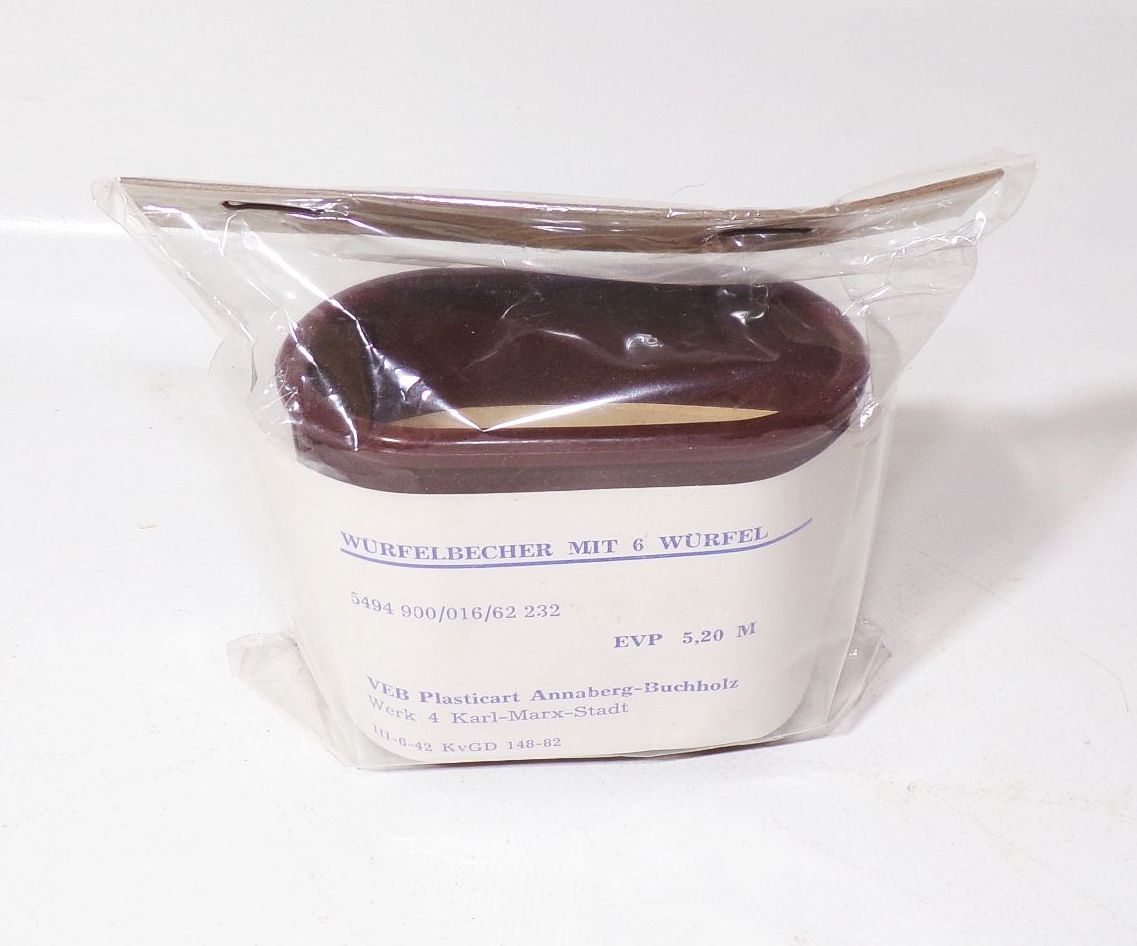 DDR Würfelbecher VEB Plasticart Unbenutz in OVP Knobbeln Würfelspiel DDR Würfelbecher VEB Plasticart Unbenutz in OVP Knobbeln Würfelspiel