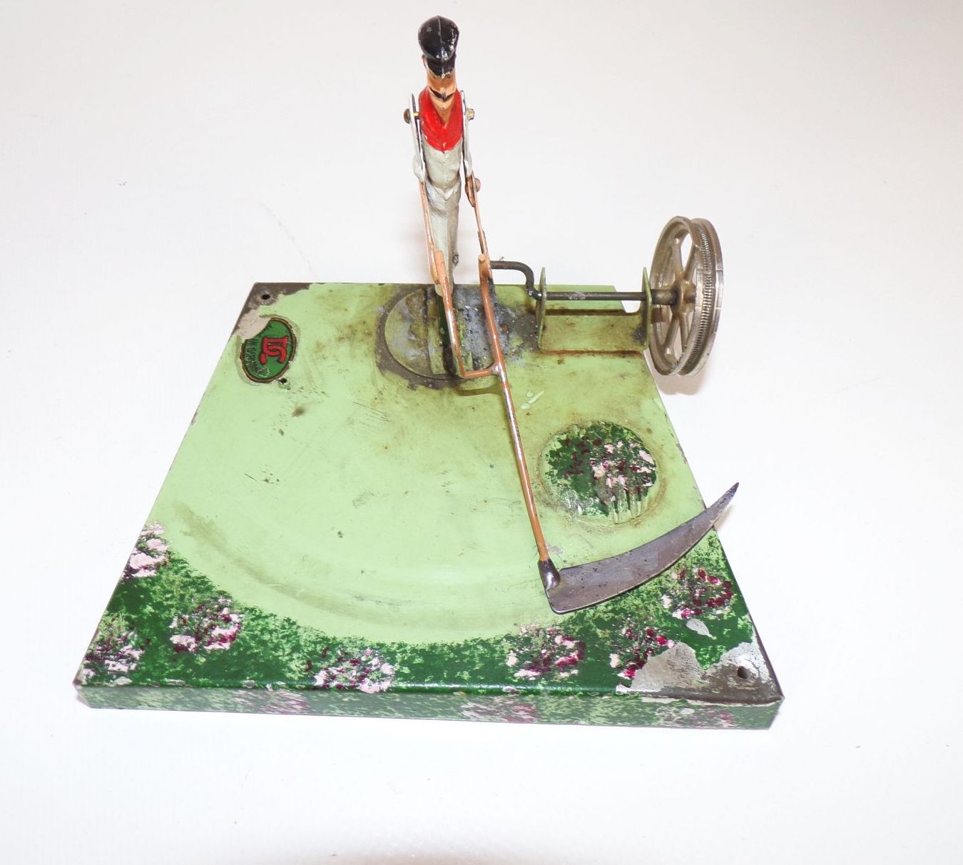 Altes Doll Antriebsmodell Rasenmäher Sense Bauer um 1900 Blechspielzeug