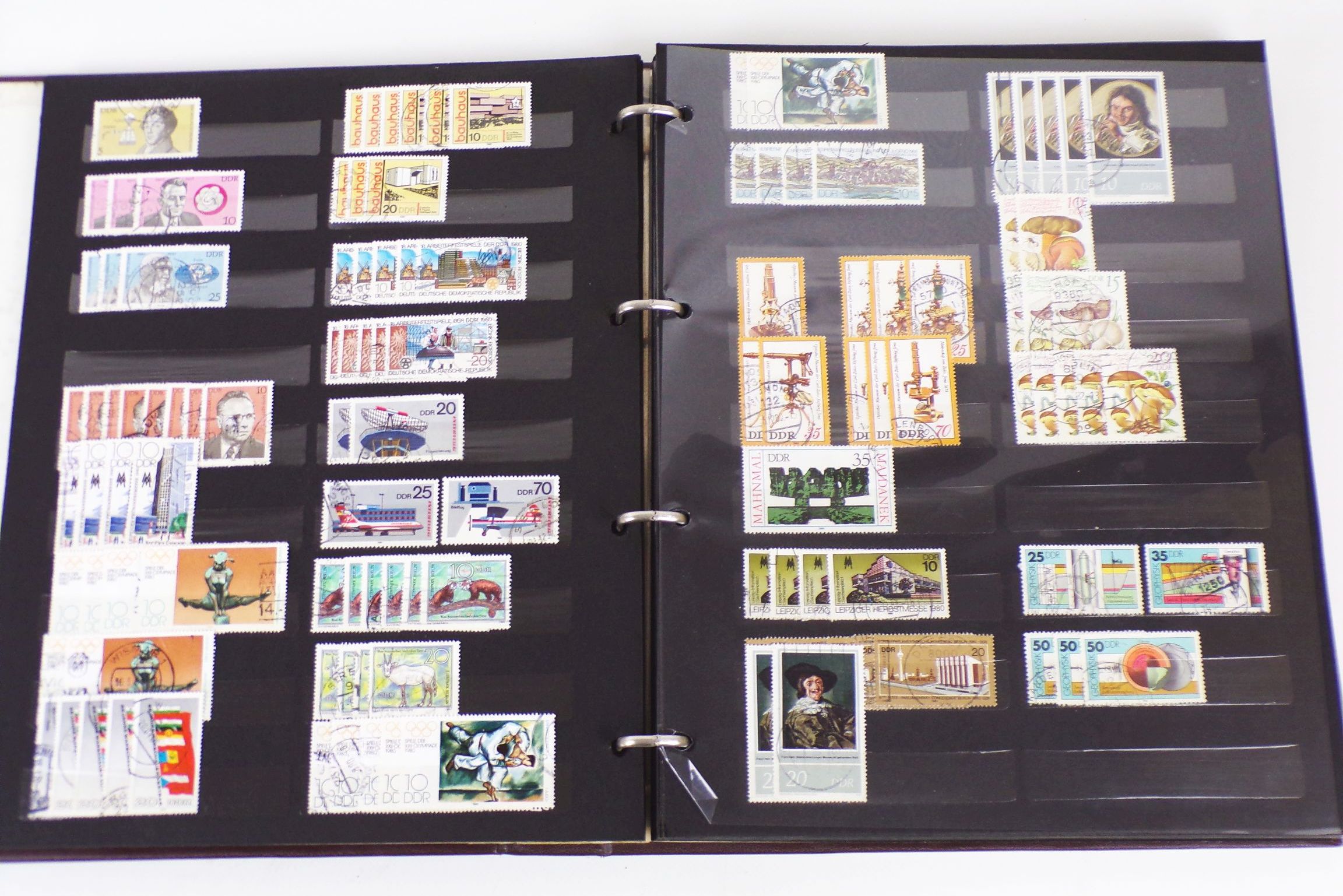 Briefmarken Sammlung Schwerpunkt DDR wenig BRD kaum Ausland 31 Alben 