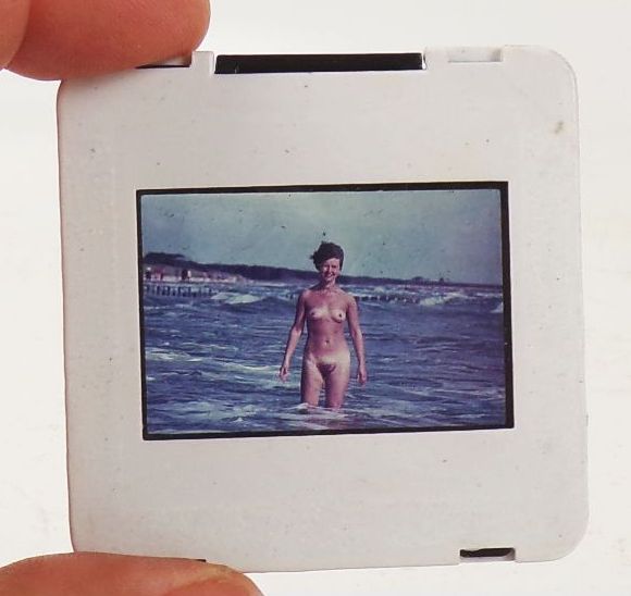7 x Farbdia nackte Frau DDR Strand 1950er Akt Strandschönheit Dia naked 