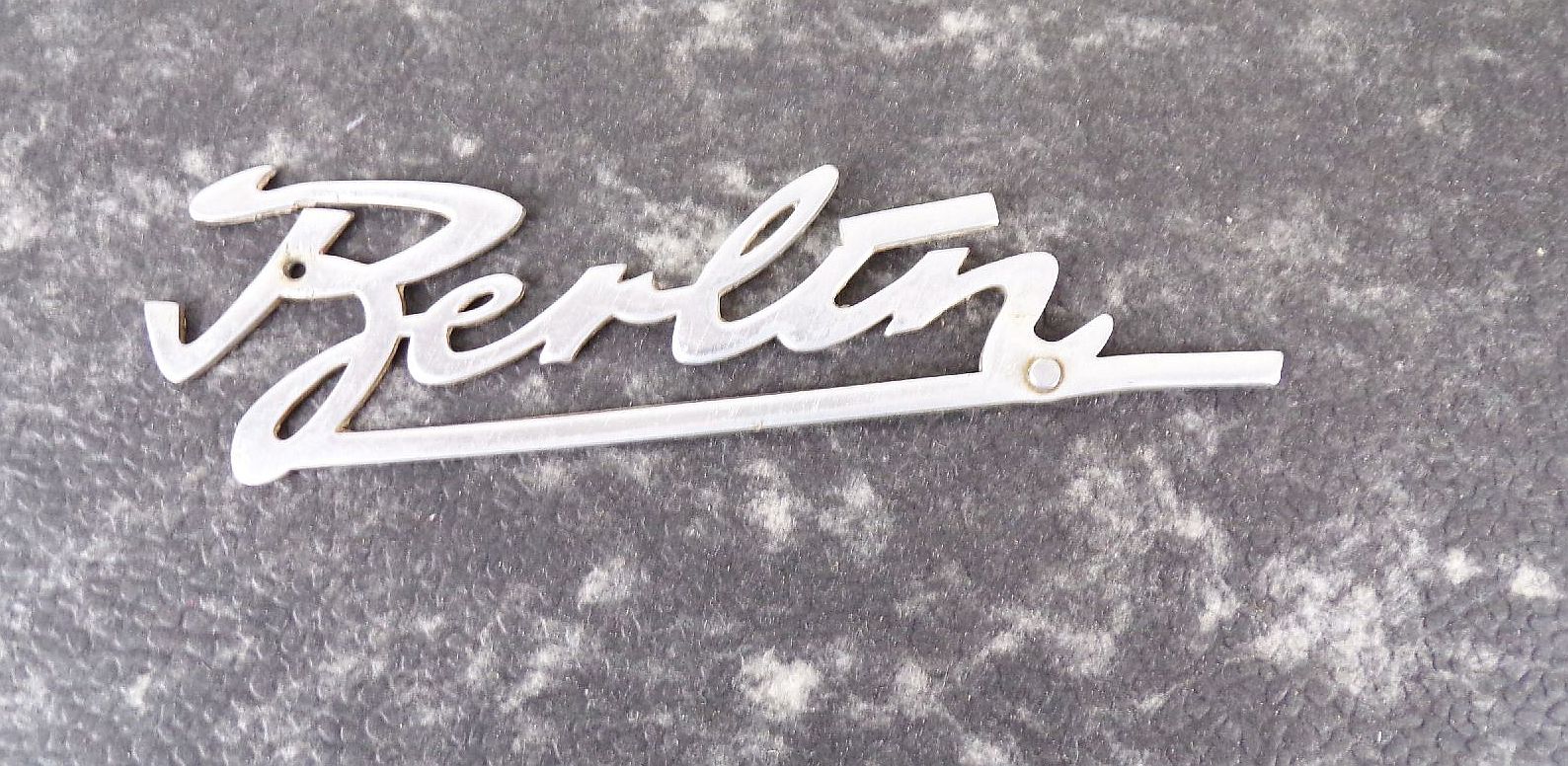 Berlin Schriftzug vom Berliner Roller Oldtimer Motorroller true vintage