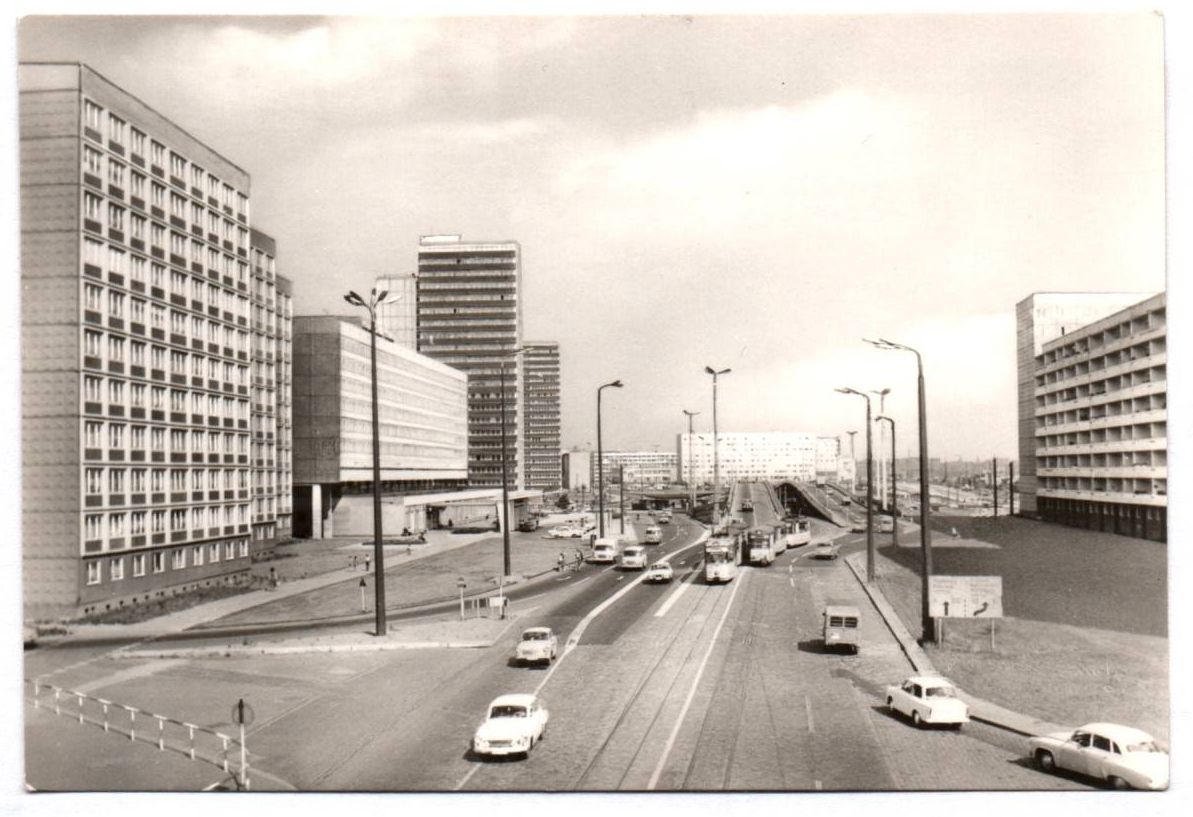 Ak Halle Saale Leninallee mit Hochstraße 1974 DDR