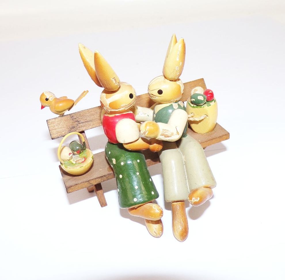 Esco zwei sich küssende Osterhasen Erzgebirge Figur Osterschmuck