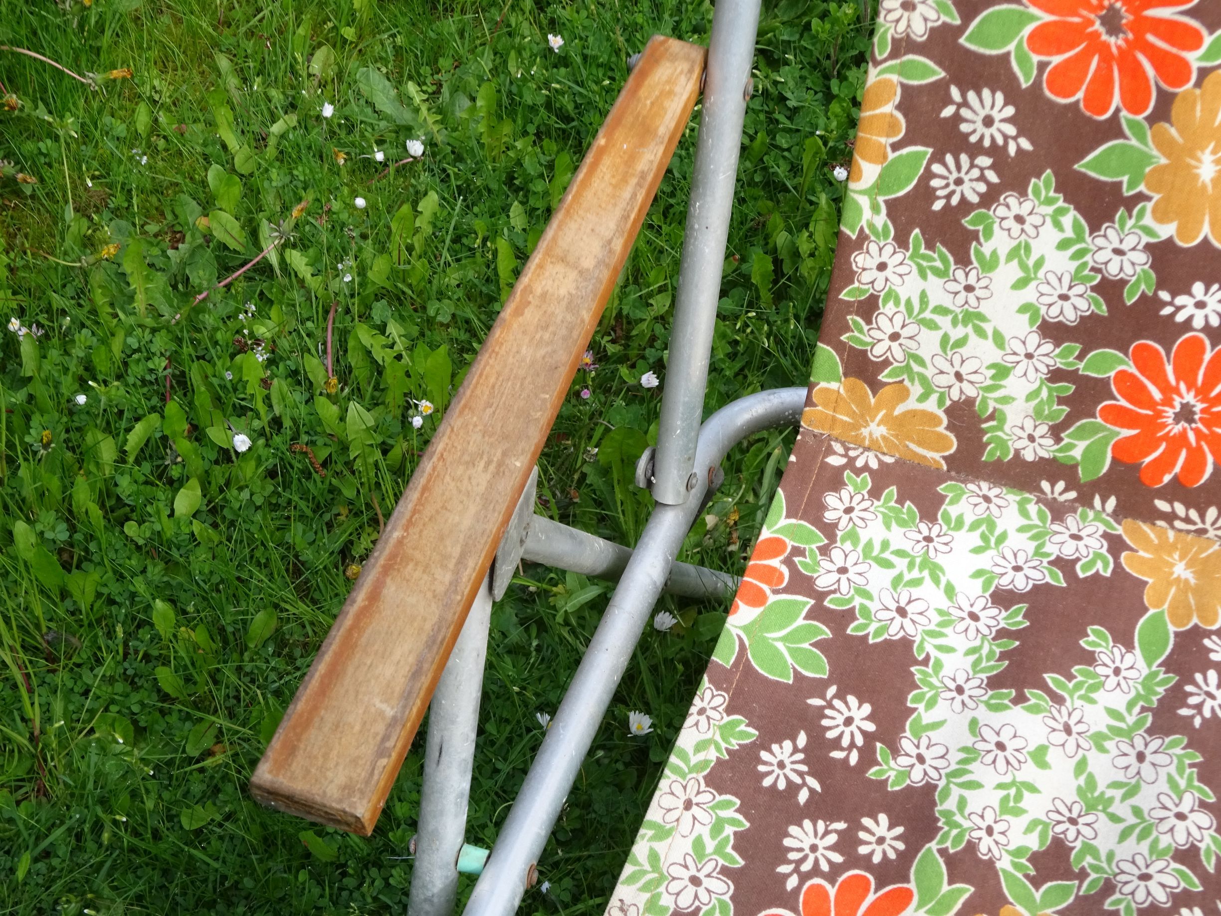 Alter DDR Campingstuhl Klappstuhl Blumen Stoff vintage
