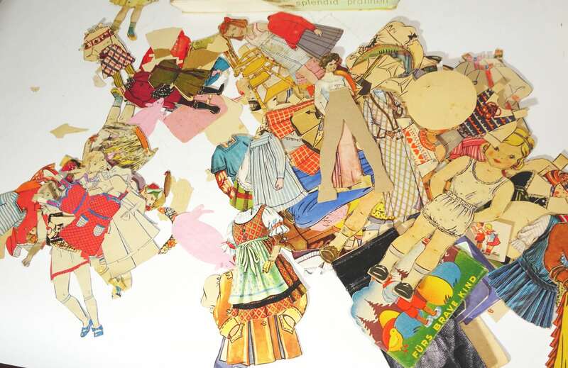 Alte Anziehpuppen Pappe DDR und älter Papierpuppen Kleiderpuppen Spielzeug