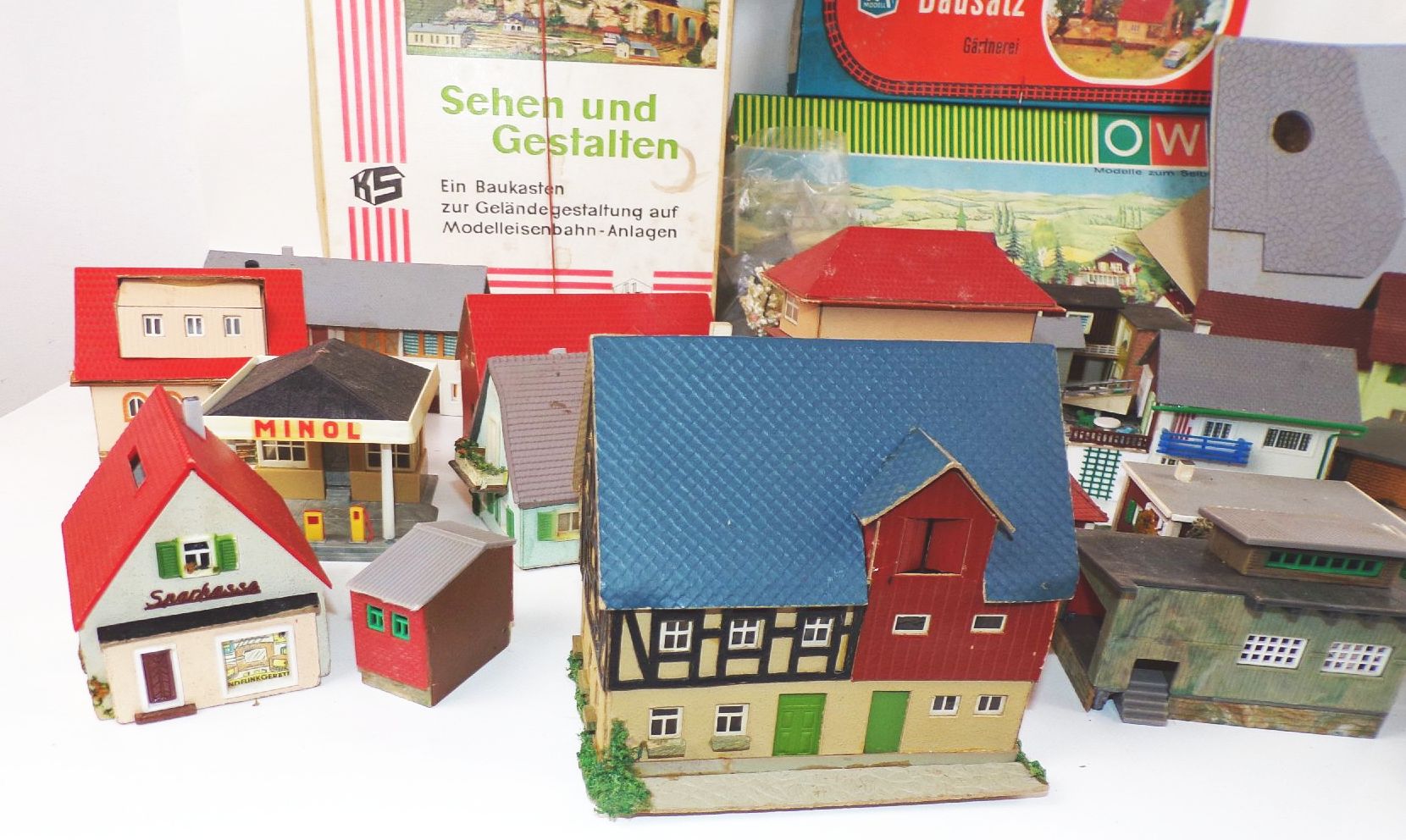 Konvolut H0 Modellbau Häuser Streumaterial Loks Bastlermaterial