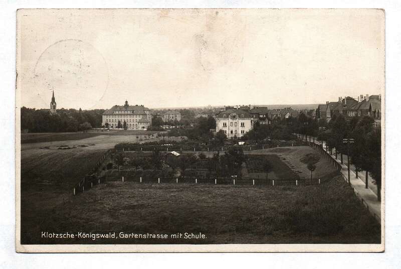 Ak Klotzsche Königswald Gartenstrasse mit Schule 1930