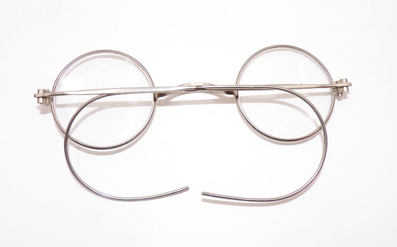 Dienstbrille 2 Weltkrieg Blechdose mit Nickelbrille Original Dienstbrille 2 Weltkrieg Blechdose mit Nickelbrille Original