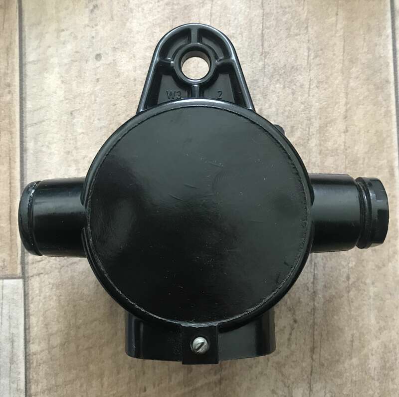 Alte Steckdosen Aufputz Klappe Lichtschalter DDR Verteilerdosen