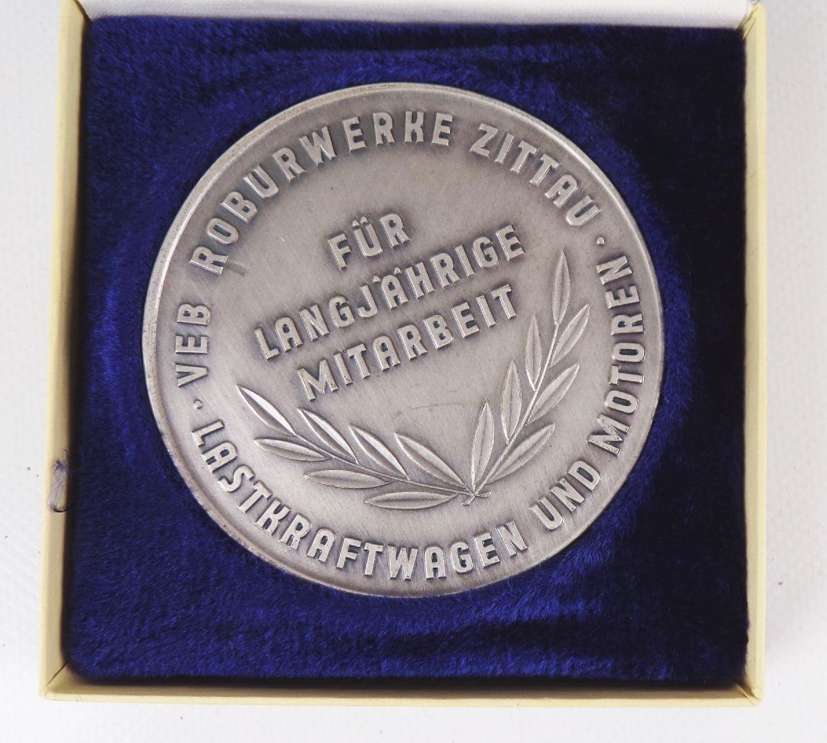 Robur Medaille Für langjährige Mitarbeit Silber Stufe Etui Anstecknadel DDR