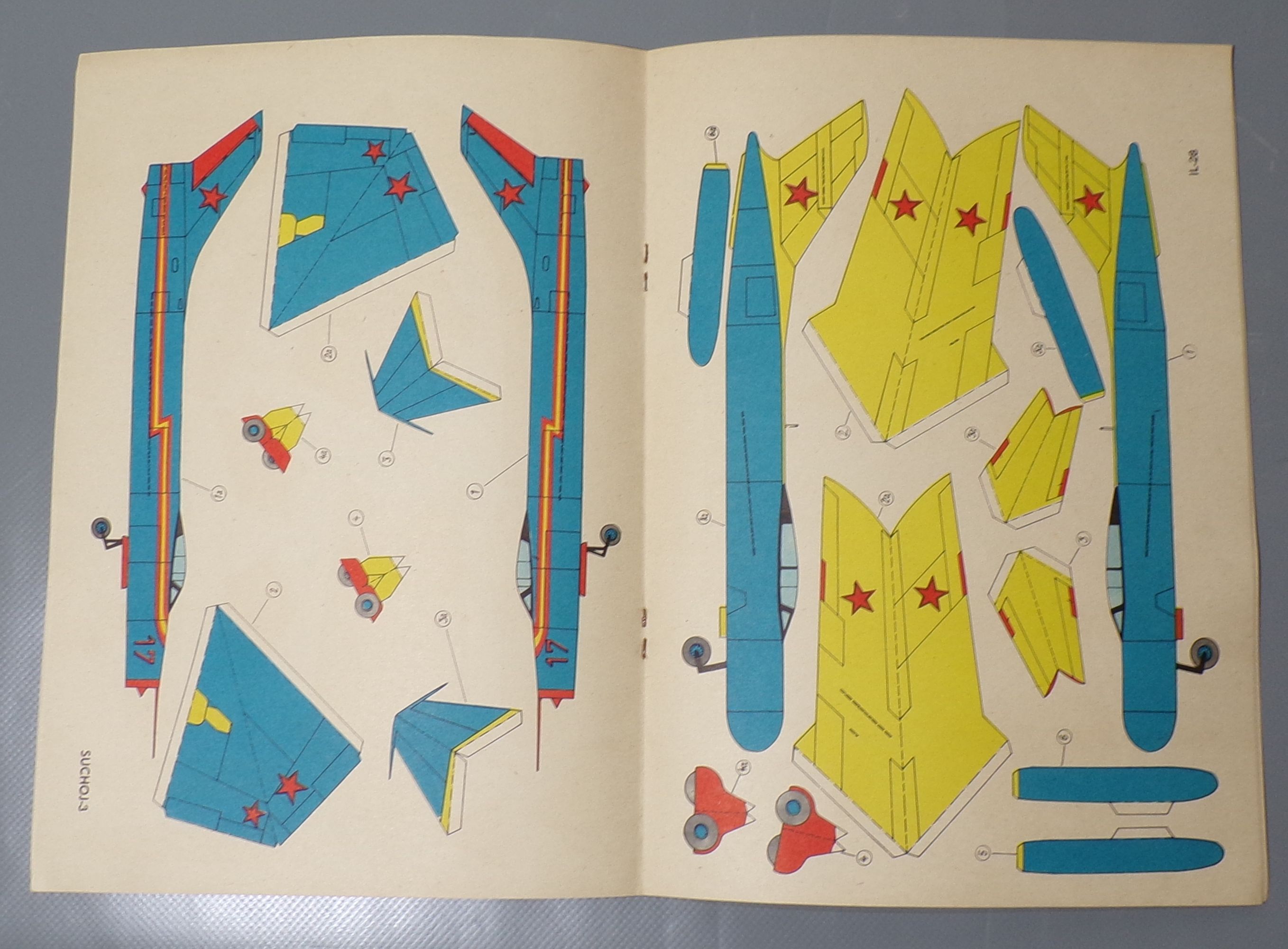 Militärische Flugmodelle Pinguin Ausschneidebogen Modellbogen DDR