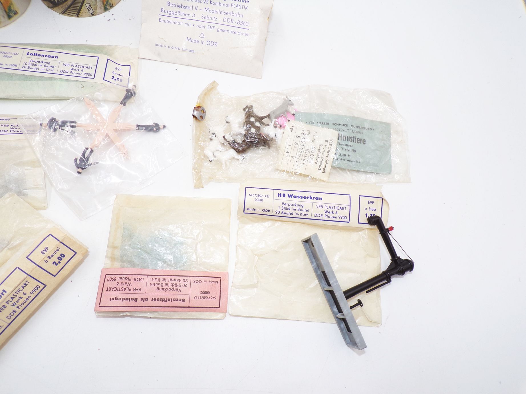 Modelleisenbahn Konvolut Streugut DDR Figuren Brückengeländer Lattenzaun Modelleisenbahn Konvolut Streugut DDR Figuren Brückengeländer Lattenzaun