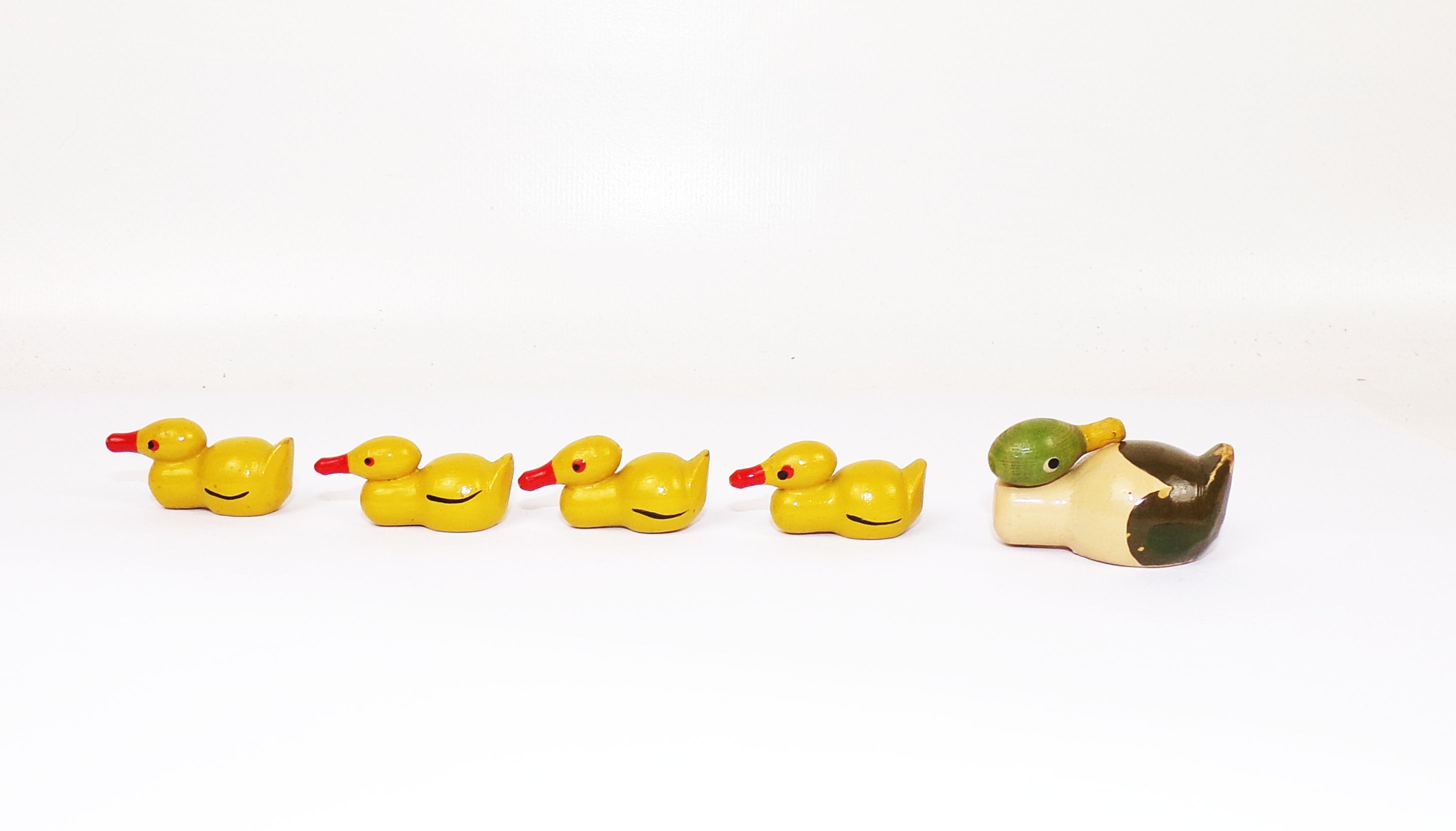 Alte Erzgebirge Ente mit 4 Küken Miniatur