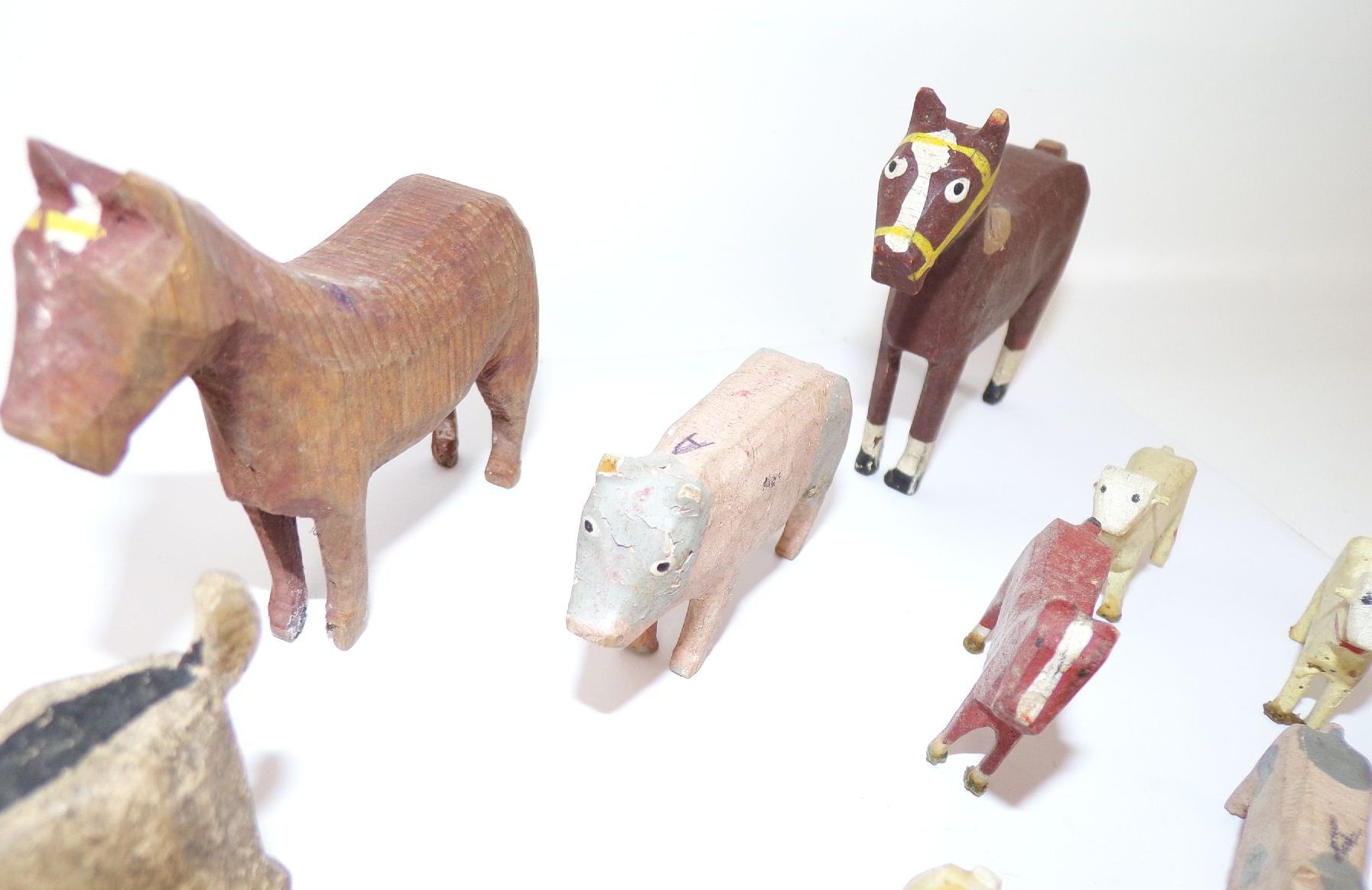 Konvolut alte Tiere aus Holz wohl Erzgebirge 