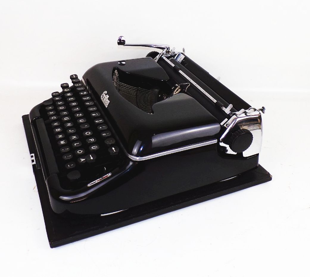 Erika Schreibmaschine mit Koffer schwarz typewriter
