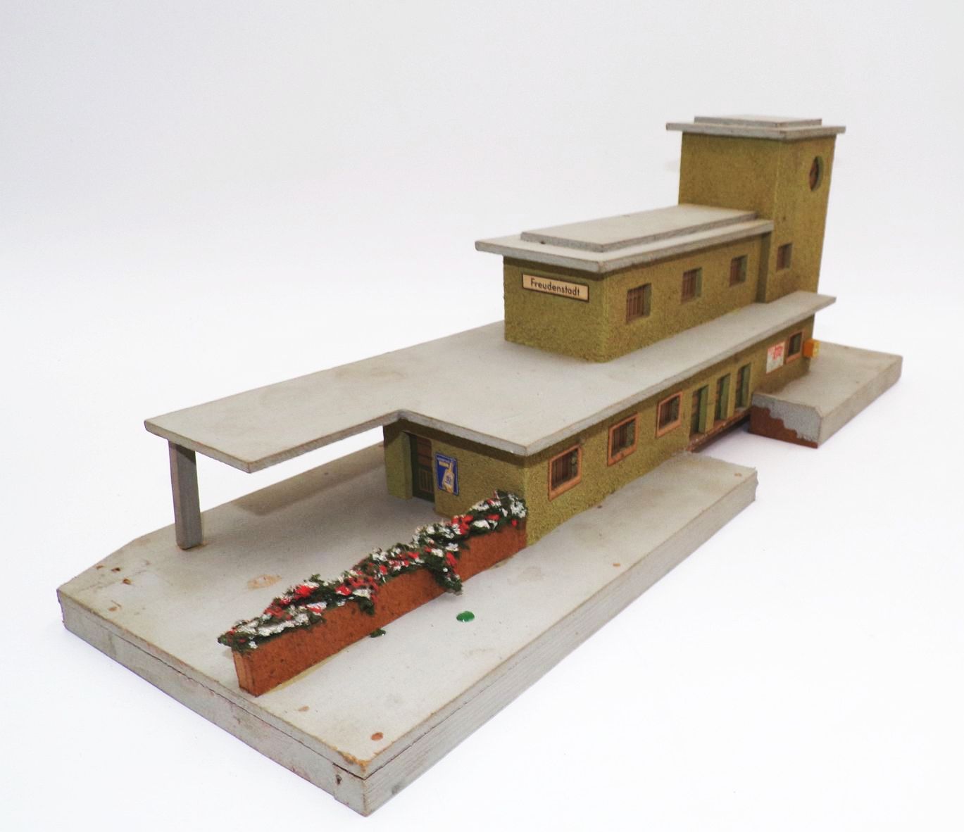 Bahnhof Freudenstadt wohl Temos Schröters Lehrmittel Wasserturm H0 TT Holz