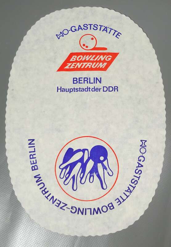 DDR Platzdeckchen Bowling Zentrum Berlin 20 Stück Requisit Deko 
