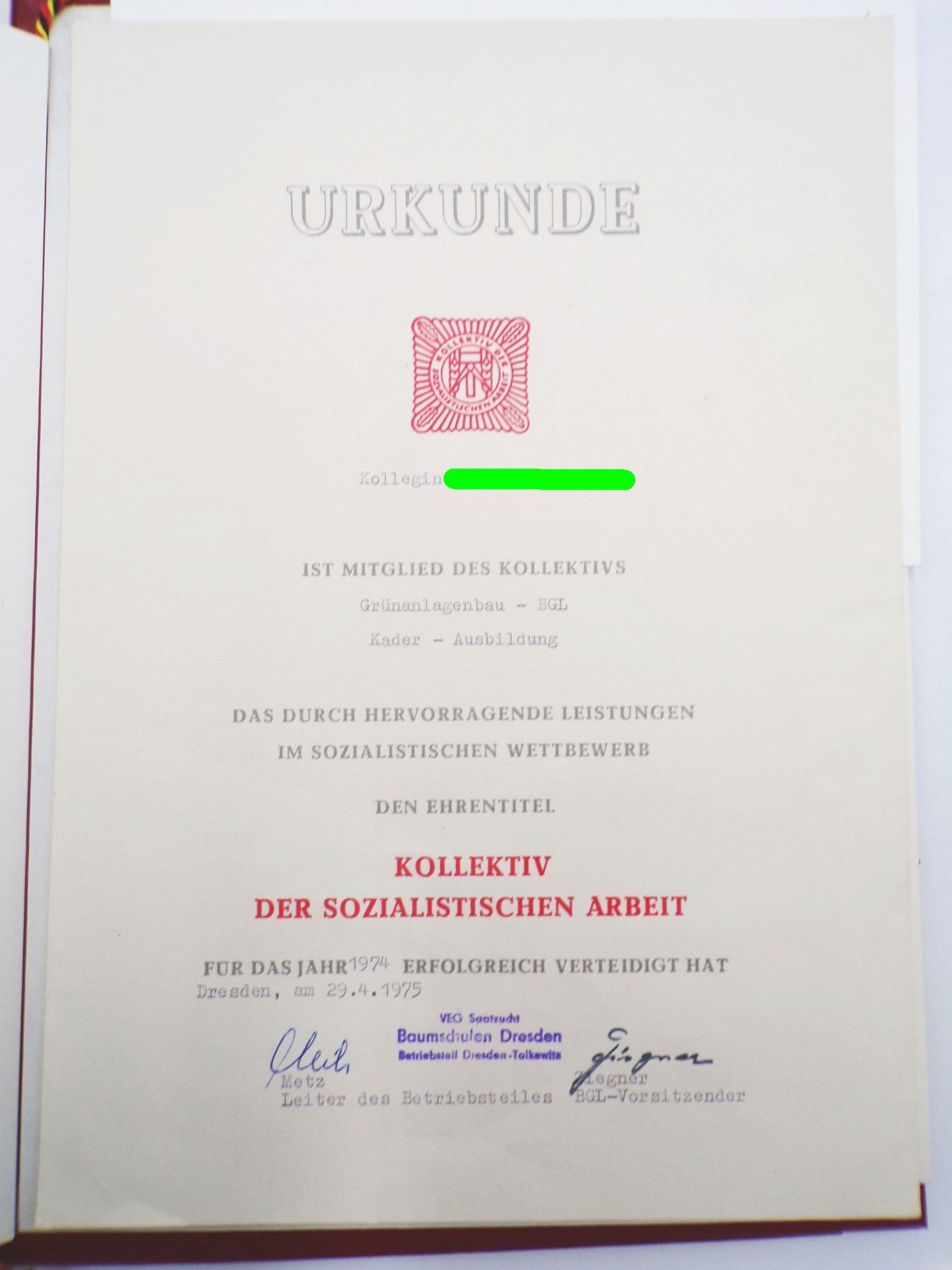 Lot DDR Abzeichen Orden Bestarbeiter Kampfgruppe Aktivist GDR Urkunden