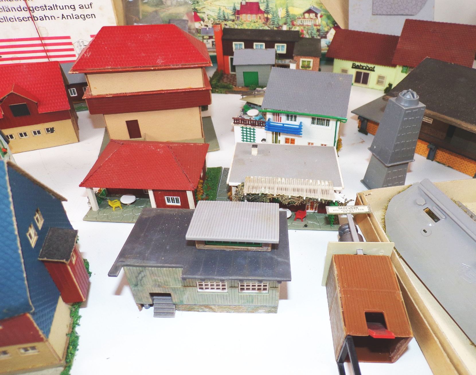 Konvolut H0 Modellbau Häuser Streumaterial Loks Bastlermaterial