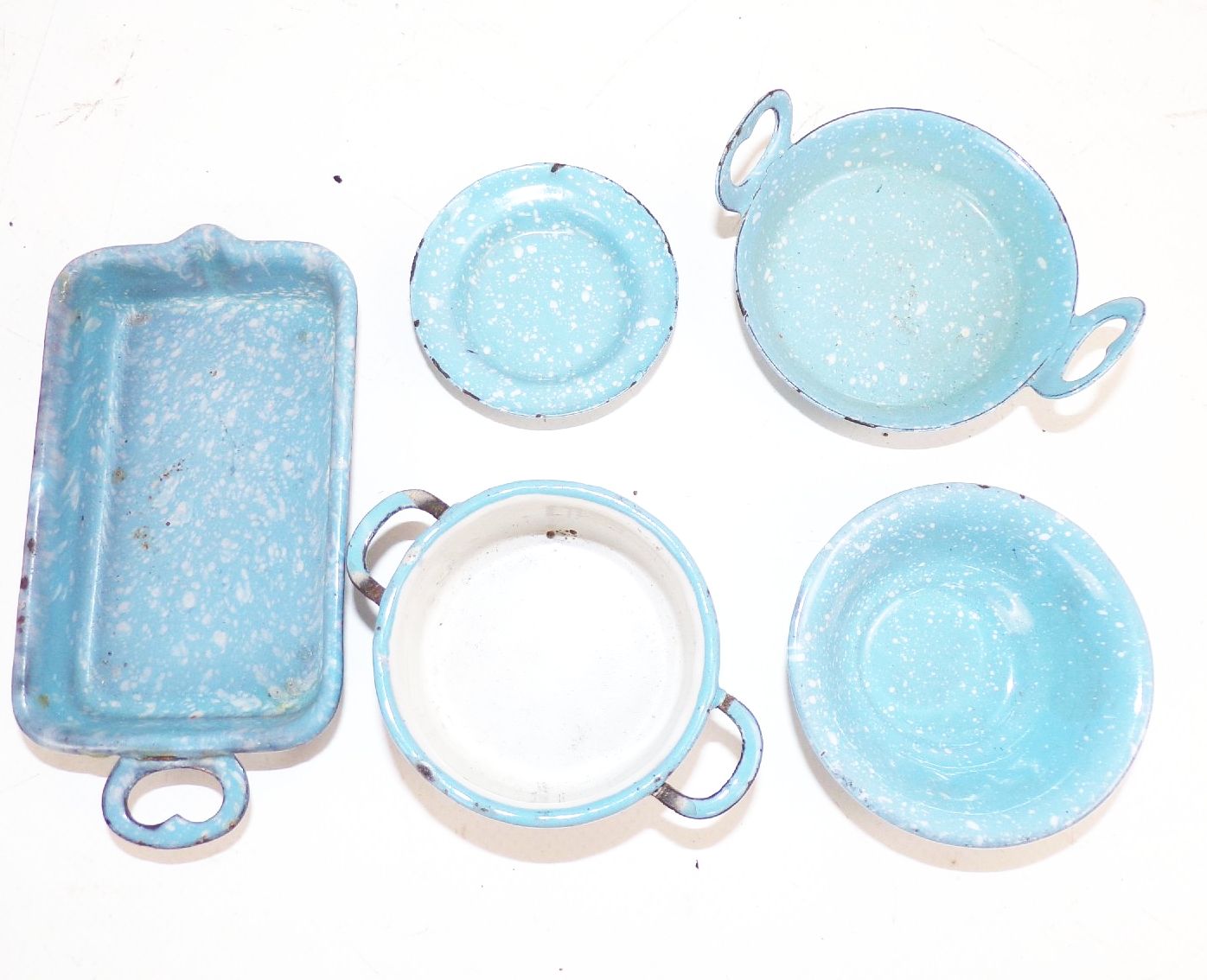 Konvolut Puppenküche Möbel Emaille Geschirr Puppenherd Porzellan 