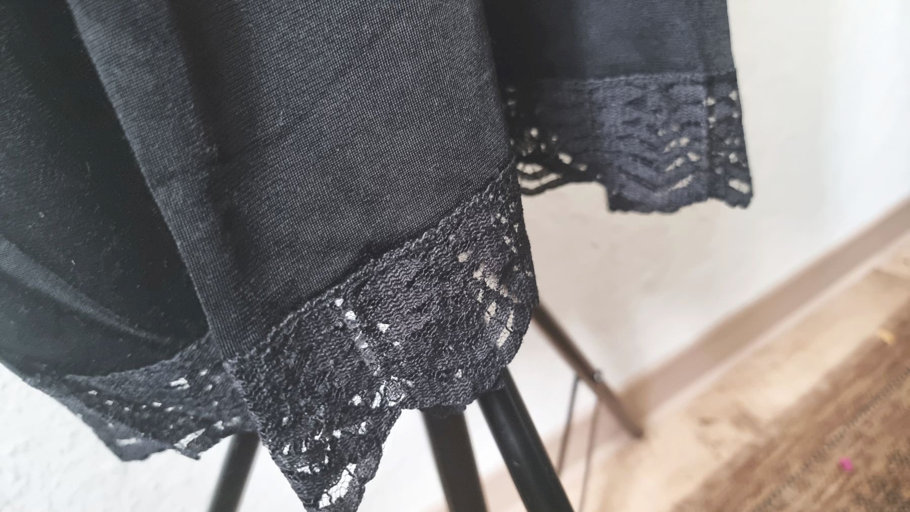 Schwarzes Vintage Negligee Trägerhemd Damen Unterkleid Schwarzes Vintage Negligee Trägerhemd Damen Unterkleid