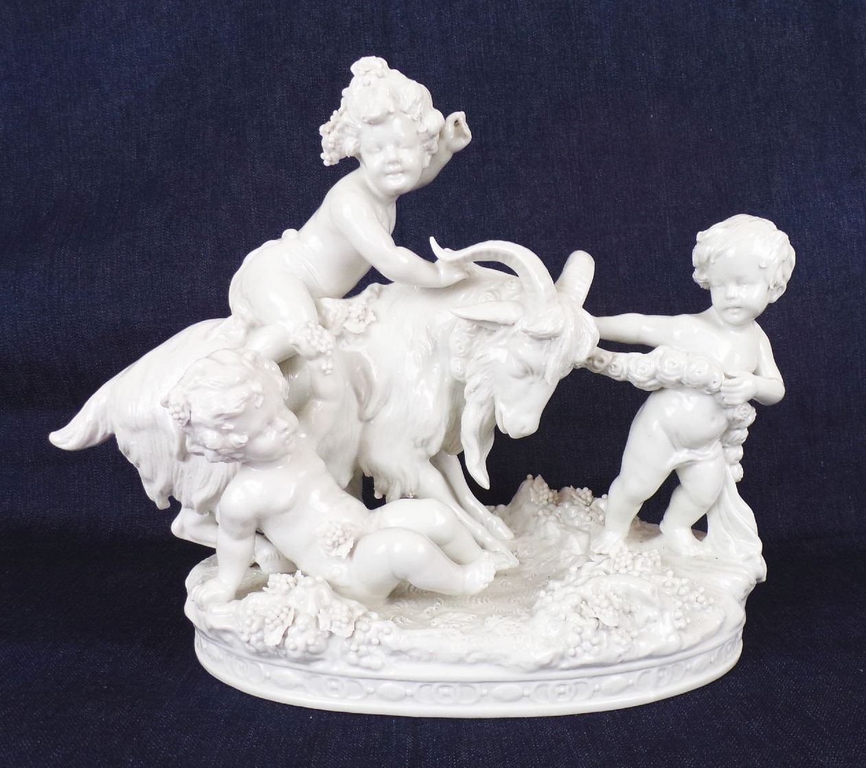 Scheibe Alsbach Porzellanfigur Putto Ziegenbock Wein Bachus Scheibe Alsbach Porzellanfigur Putto Ziegenbock Wein Bachus