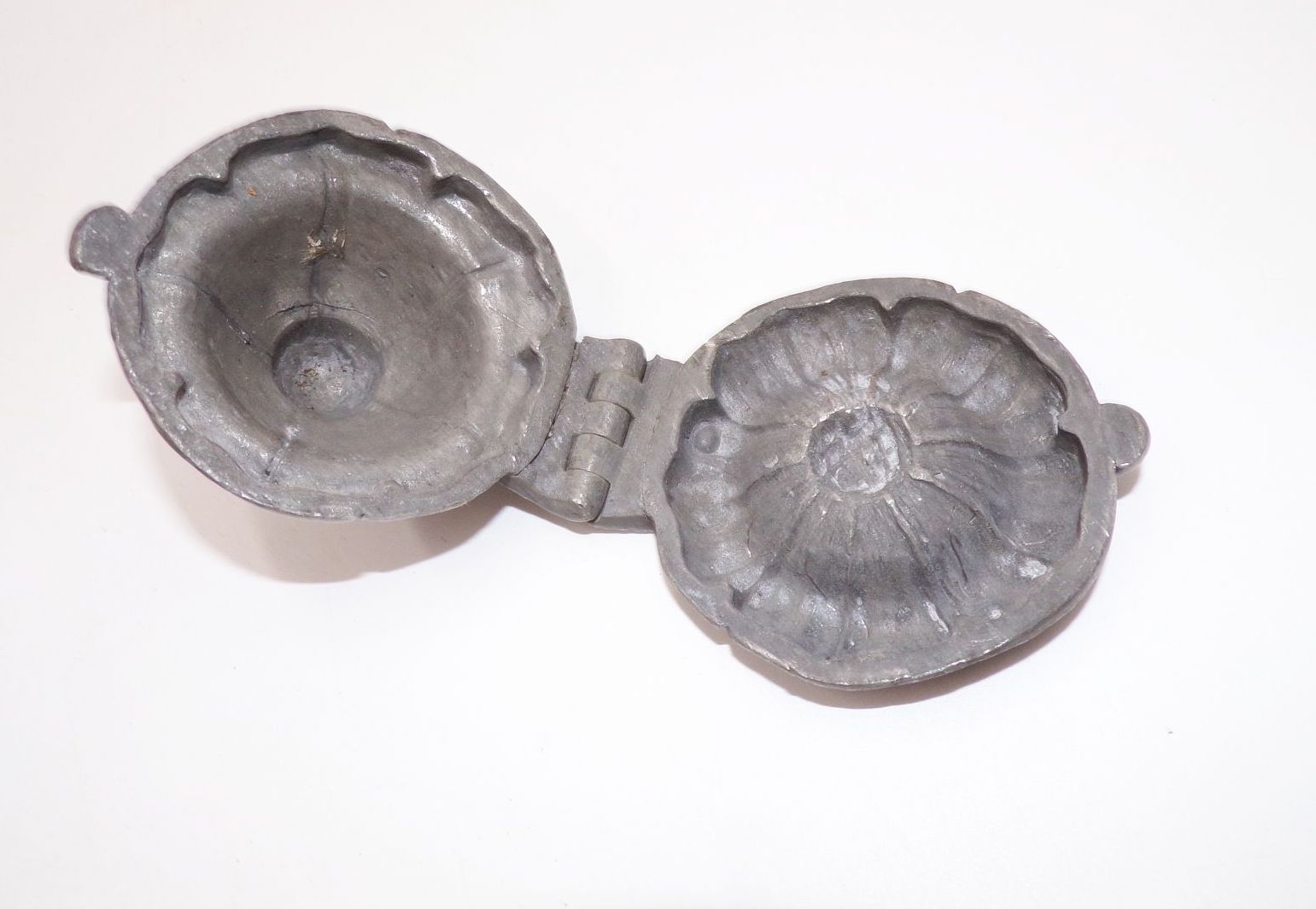 Alte Marzipanform Feige oder Glockenblume Form aus Zinn Konditorform