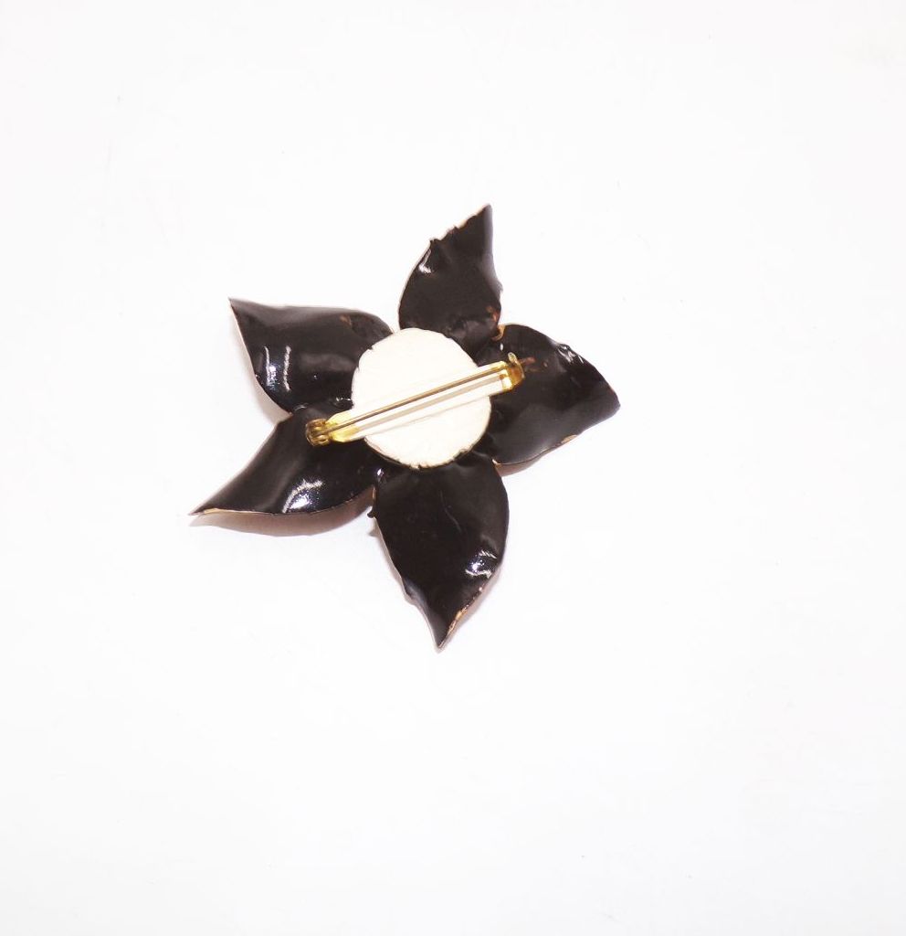 Brosche aus Porzellan Blüte Blume alter Modeschmuck Brosche aus Porzellan Blüte Blume alter Modeschmuck