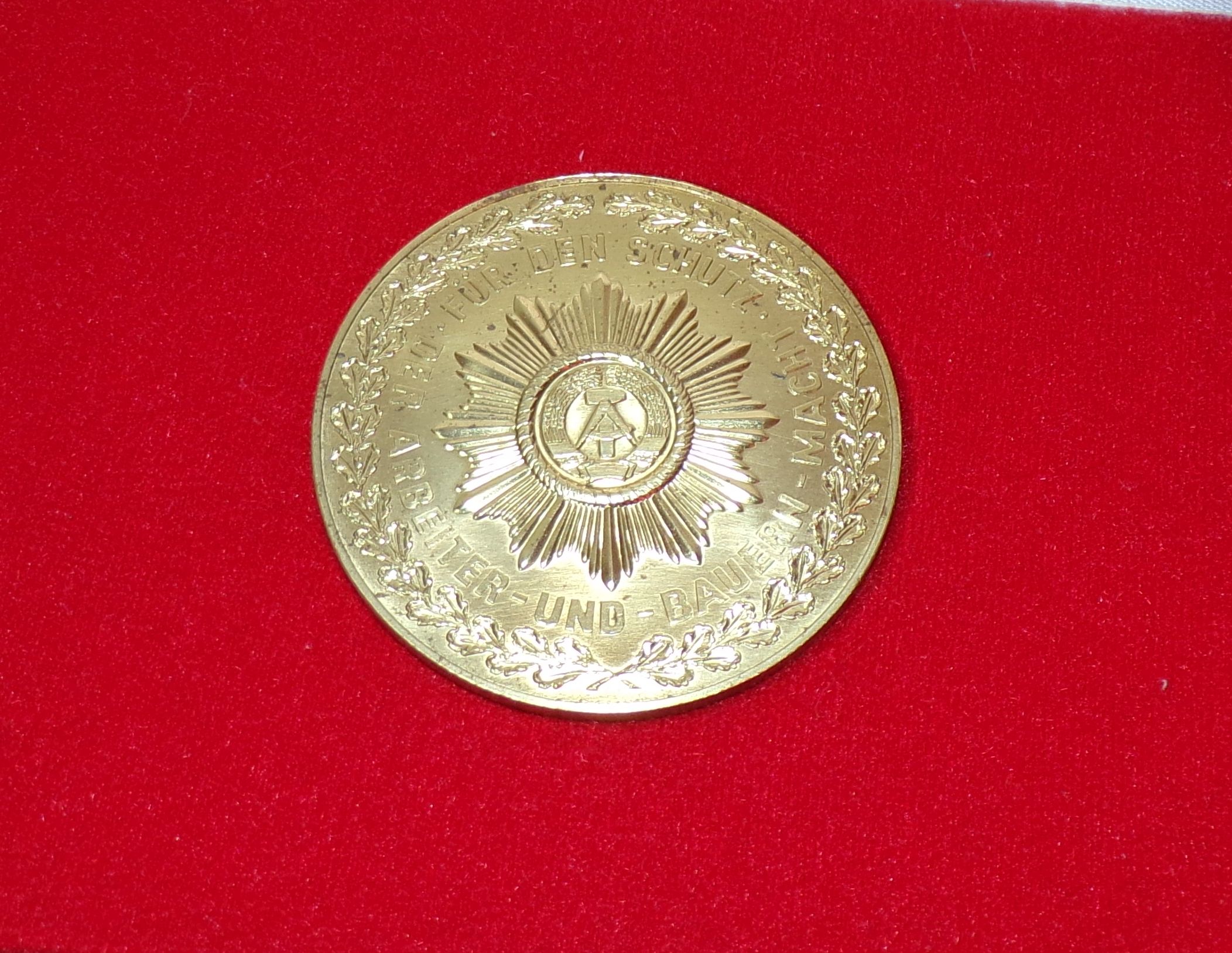 DDR Medaille 30 Jahre Dienstzeit MdI Stasi Etui Abzeichen Anerkennung