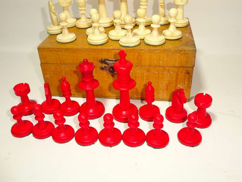 Alte Schachfiguren Weiss Rot Bein Deko Schach Figur