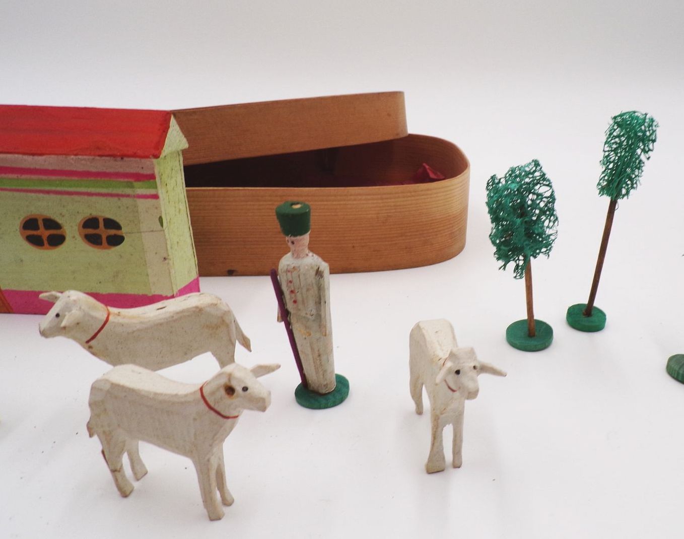 Alte Spanschachtel Erzgebirge Schafe Hirte Haus Bäume um 1900 Schäferei