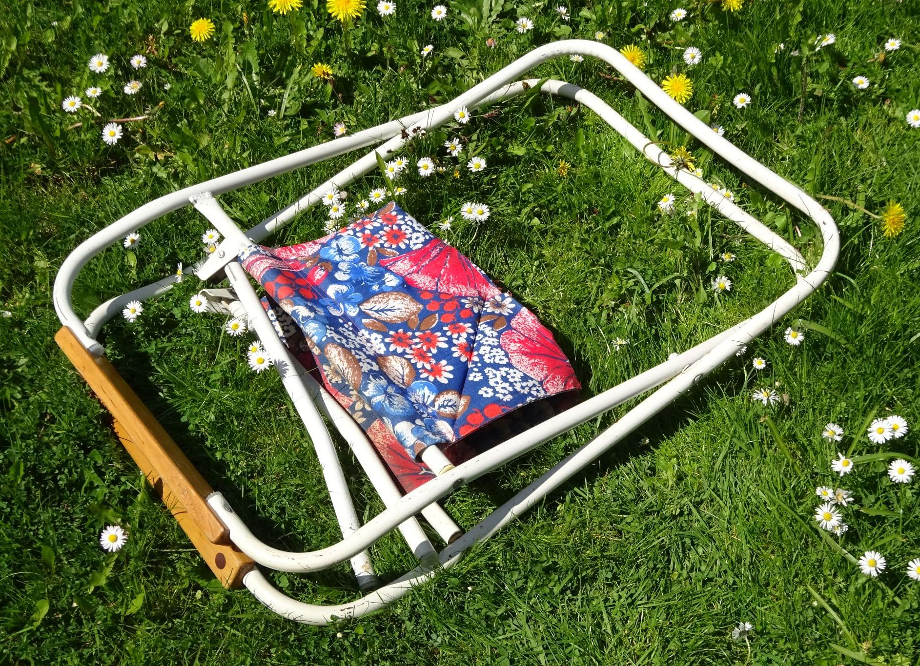 Alter Klappstuhl Campingstuhl vintage DDR zum herrichten Alter Klappstuhl Campingstuhl vintage DDR zum herrichten