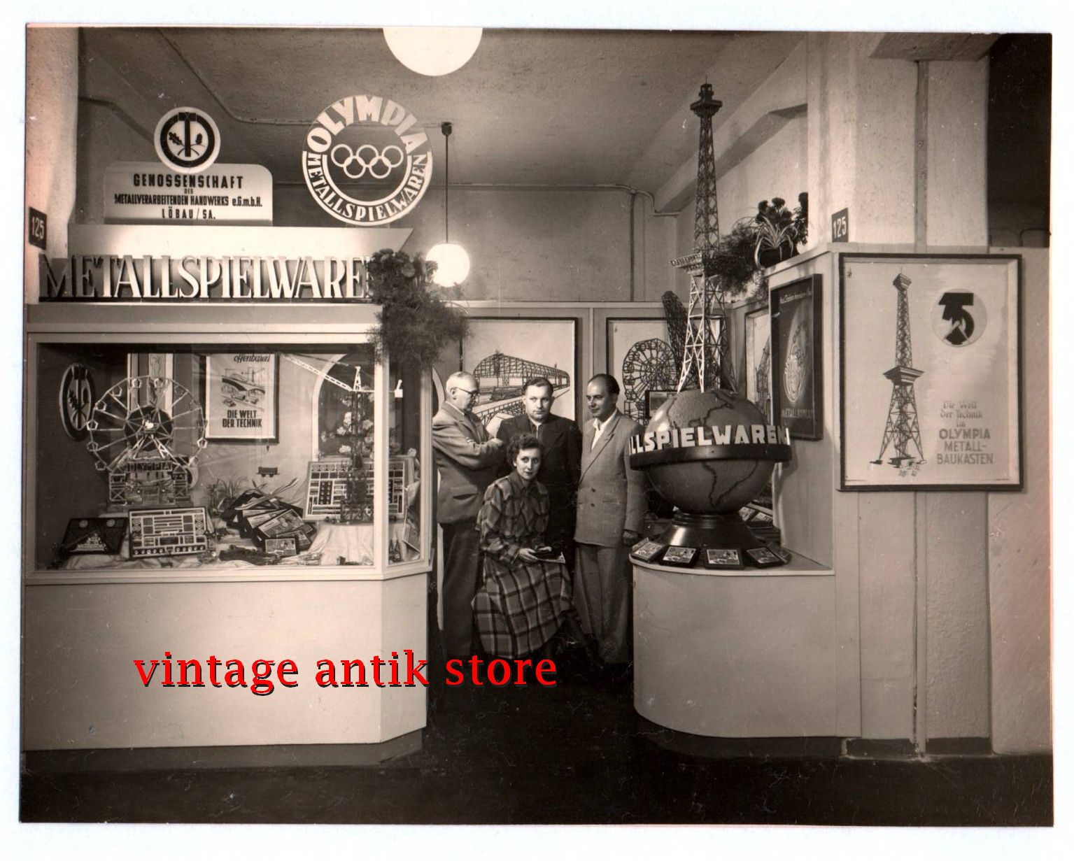 Foto Lot Olympia Metall Spielwaren Leipziger Messe Stand 1960er Spielzeug Foto Lot Olympia Metall Spielwaren Leipziger Messe Stand 1960er Spielzeug